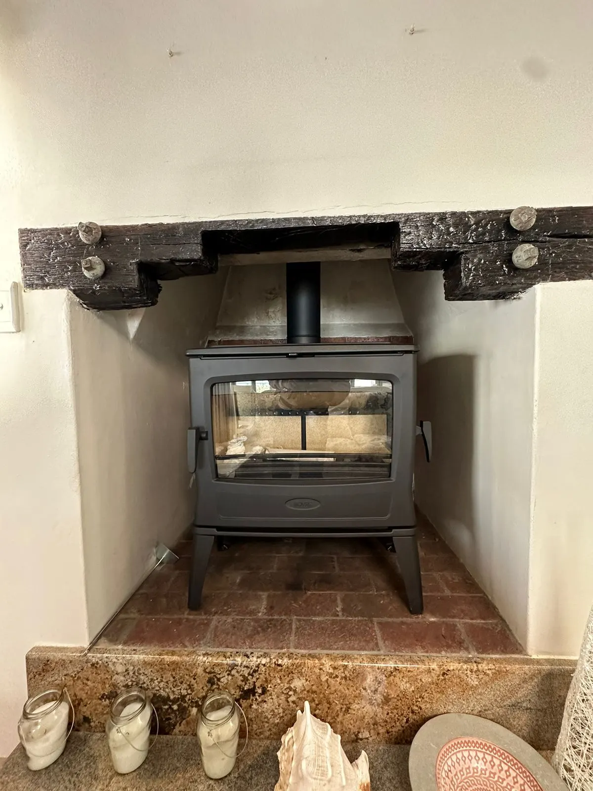 Cast iron stove refitted in an old hearth